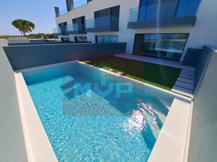 Image No.3-4 Bed House for sale