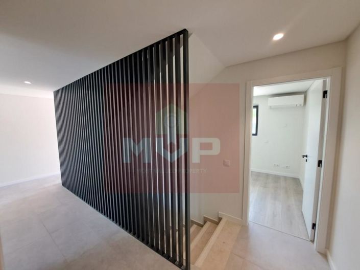 Image No.7-4 Bed House for sale