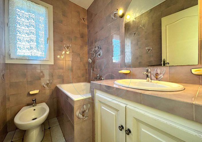 Image No.8-3 Bed House for sale