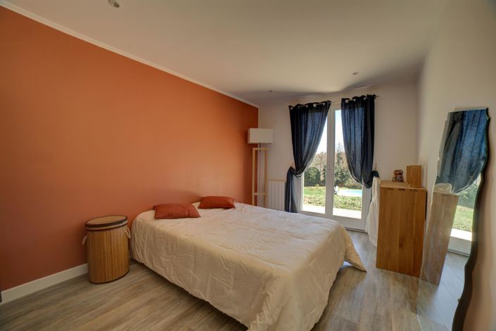 Image No.10-4 Bed House for sale