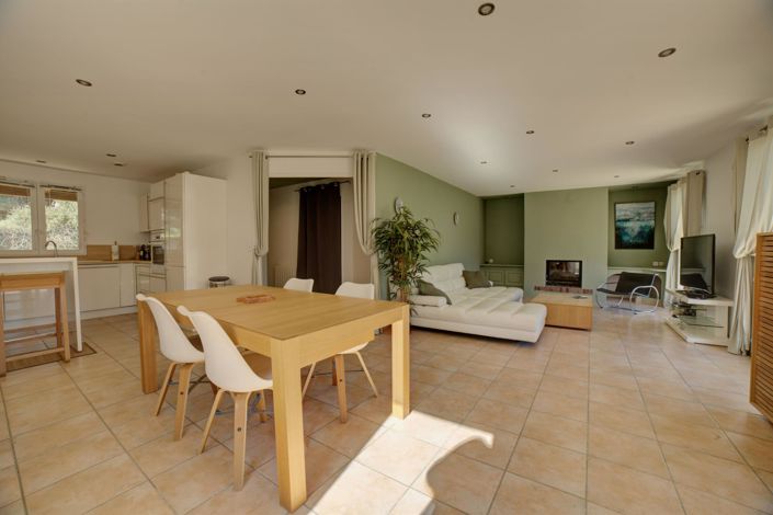 Image No.6-4 Bed House for sale