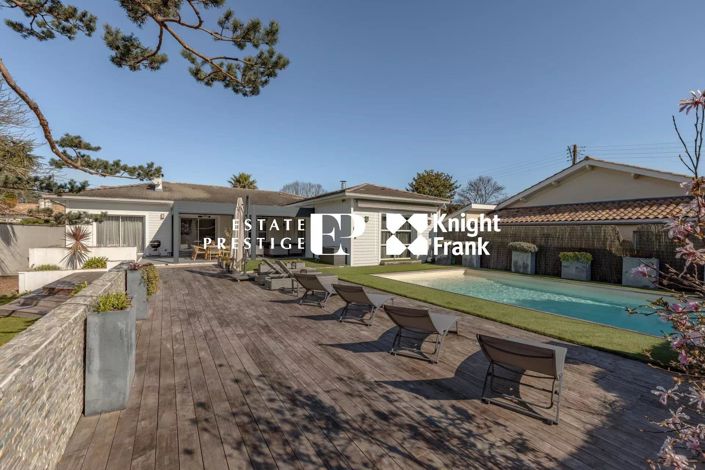 Image No.1-6 Bed House for sale