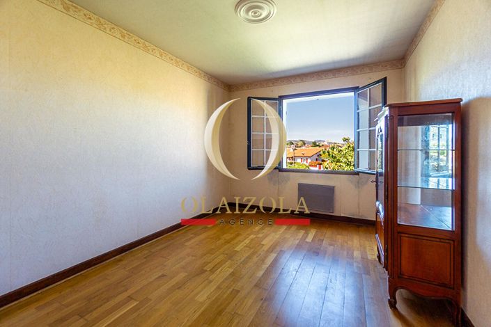 Image No.6-3 Bed House for sale