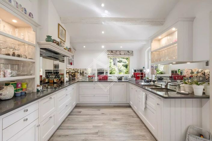 Image No.10-6 Bed House for sale