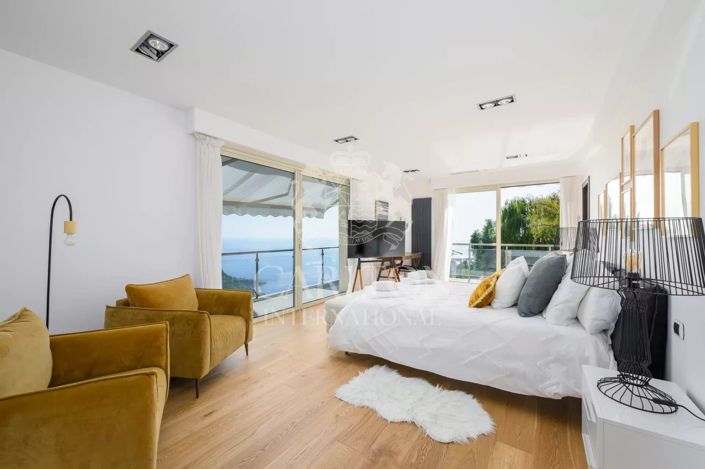 Image No.8-5 Bed House for sale