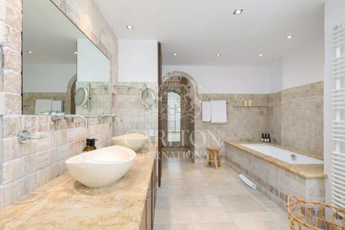 Image No.9-5 Bed House for sale