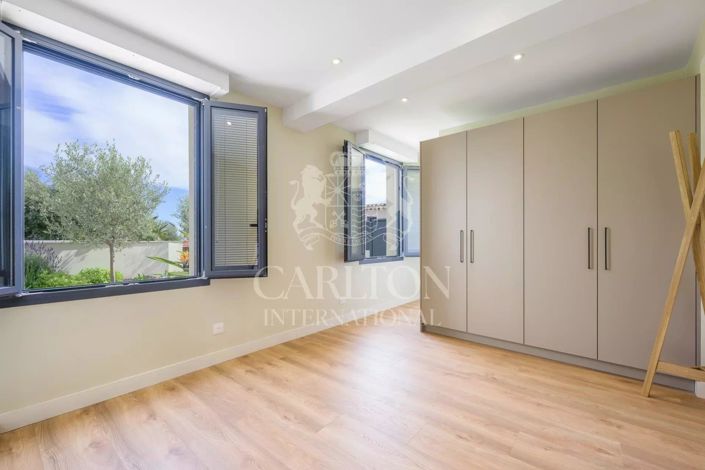 Image No.14-4 Bed House for sale