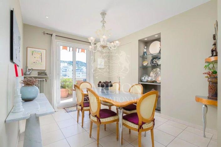 Image No.9-5 Bed Property for sale