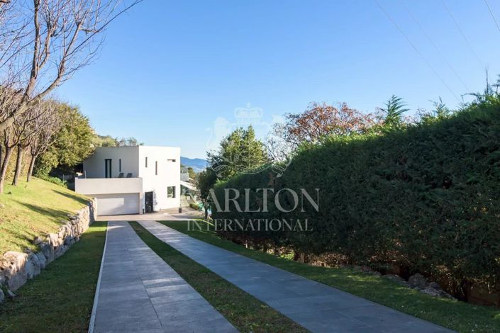 Image No.3-4 Bed House for sale