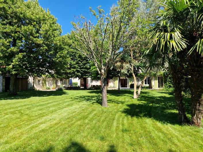 Image No.1-5 Bed House for sale
