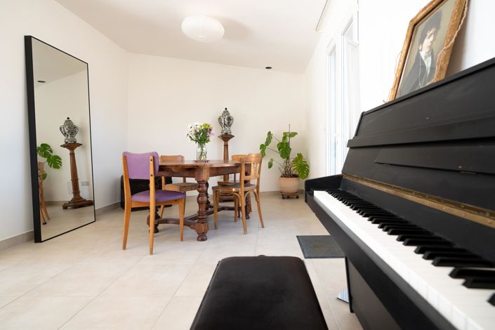 Image No.17-4 Bed House for sale