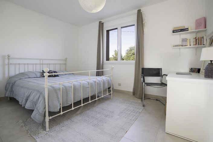 Image No.25-4 Bed House for sale