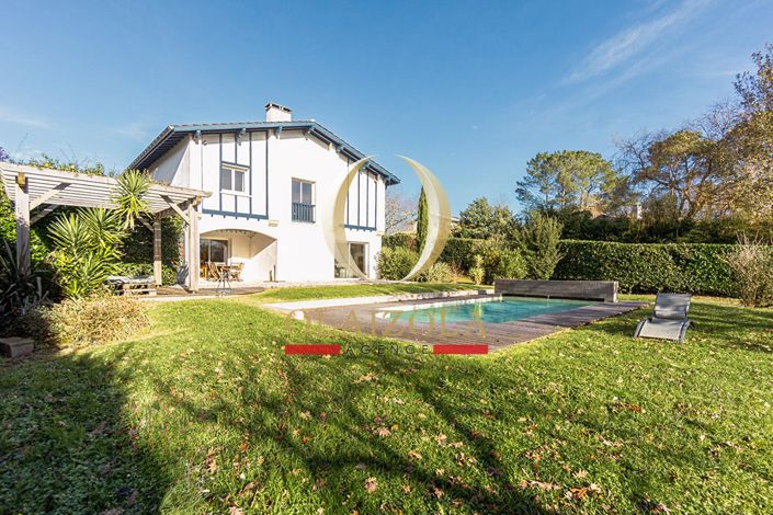 Image No.1-5 Bed House for sale