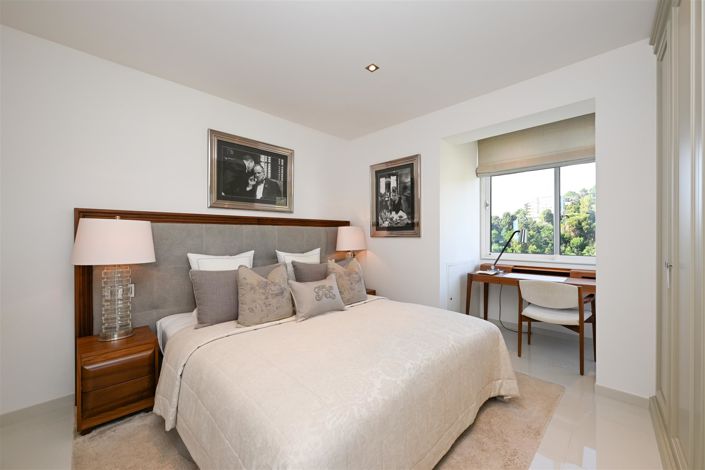 Image No.24-3 Bed Apartment for sale