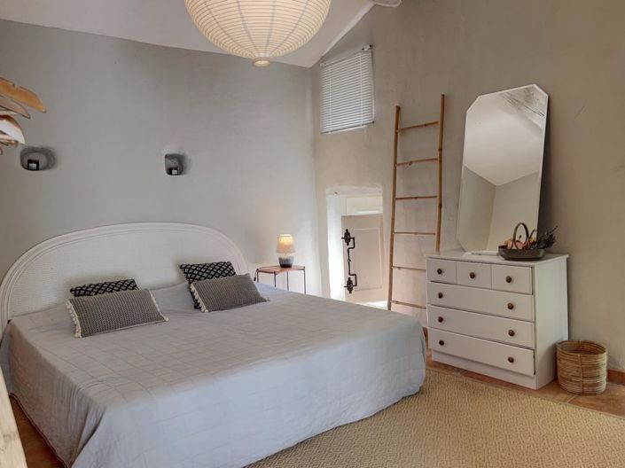 Image No.10-3 Bed House for sale