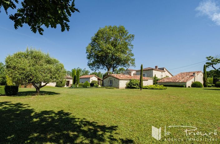 Image No.1-8 Bed House for sale