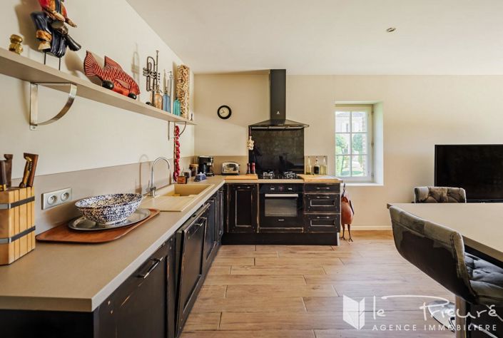 Image No.16-8 Bed House for sale