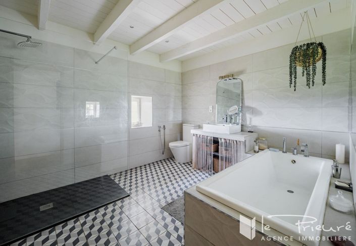 Image No.18-8 Bed House for sale