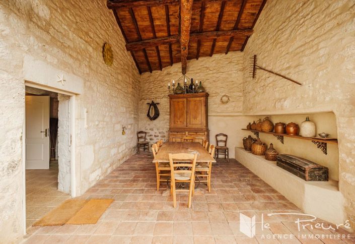 Image No.8-8 Bed House for sale