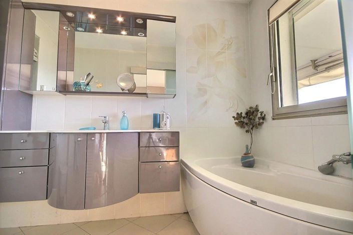 Image No.21-2 Bed Apartment for sale