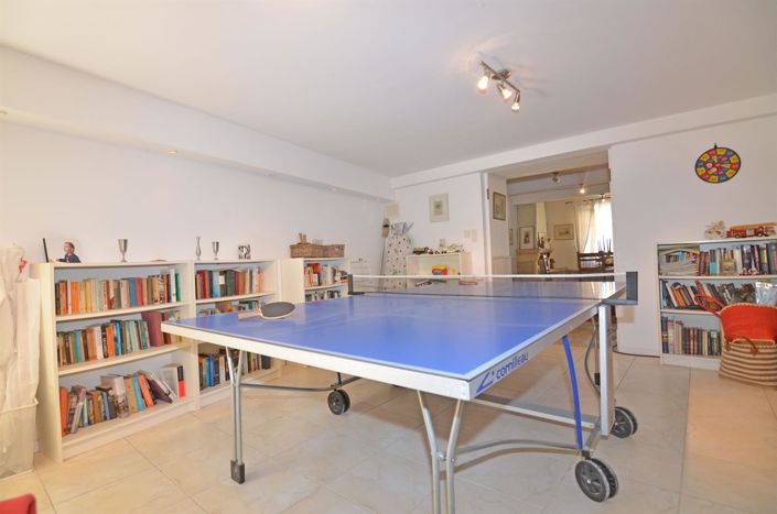 Image No.8-5 Bed House for sale