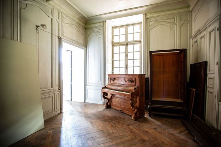 Image No.10-8 Bed Property for sale