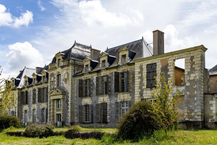 Image No.3-8 Bed Property for sale