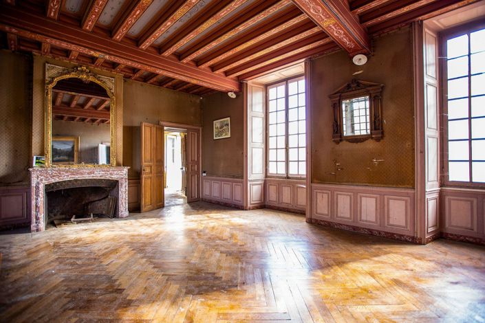 Image No.8-8 Bed Property for sale