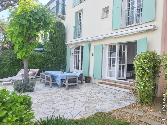 Image No.8-6 Bed House for sale