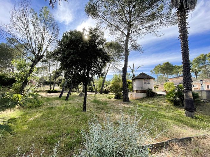 Image No.8-5 Bed House for sale