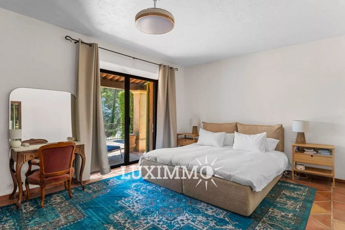 Image No.8-6 Bed House for sale