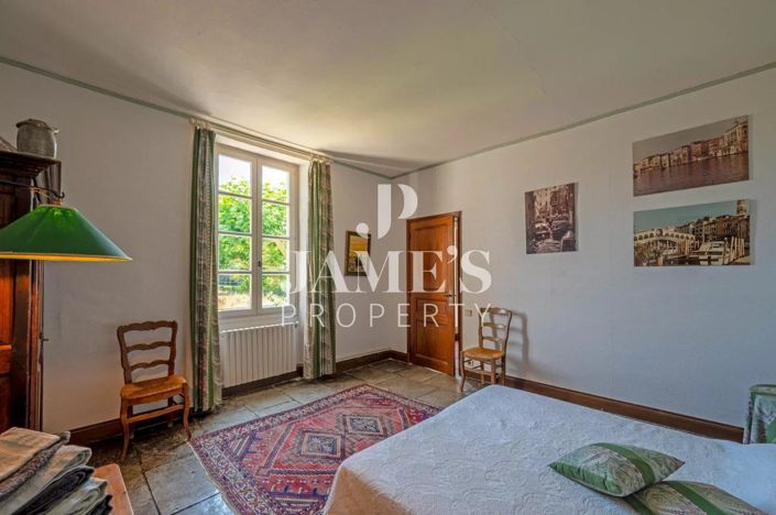 Image No.10-5 Bed House for sale