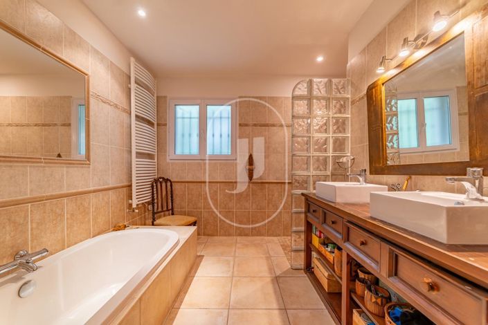 Image No.9-Maison de 5 chambres à vendre à Uzès