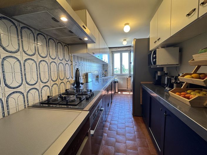 Image No.13-3 Bed Property for sale