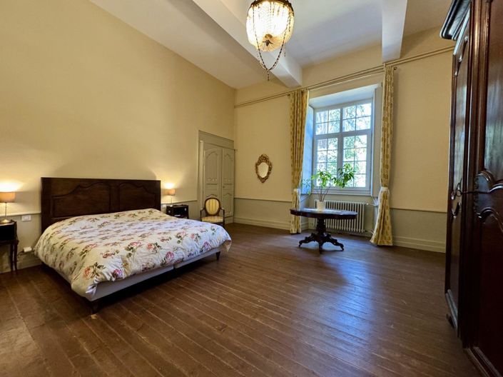 Image No.17-3 Bed Property for sale