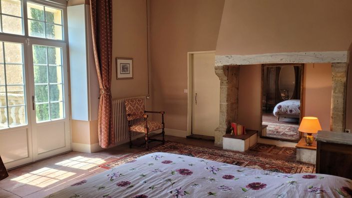 Image No.19-3 Bed Property for sale