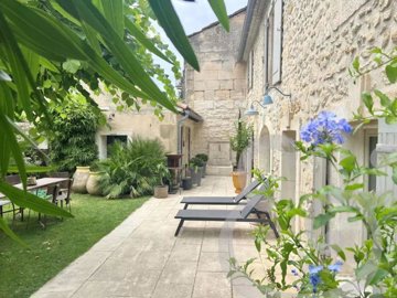 1 - Paradou, Apartment