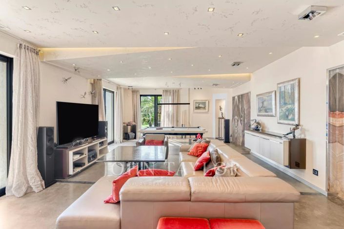 Image No.9-4 Bed House for sale