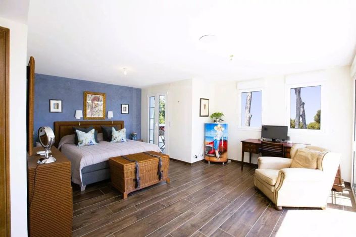 Image No.17-5 Bed House for sale