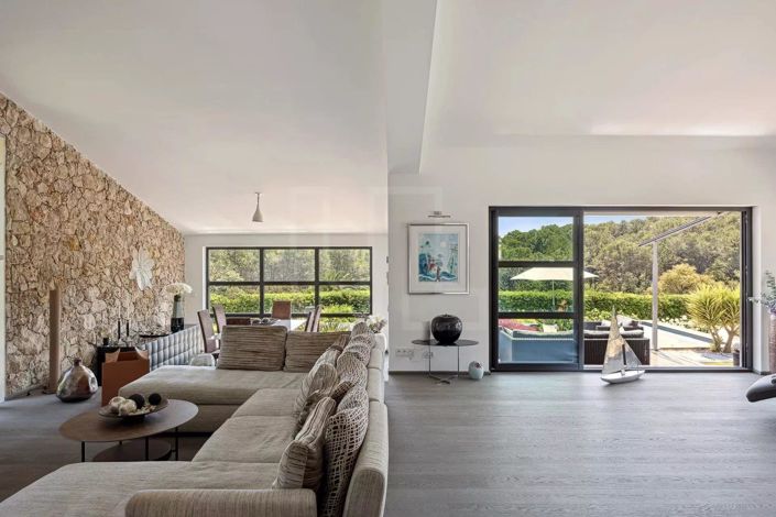 Image No.6-5 Bed House for sale