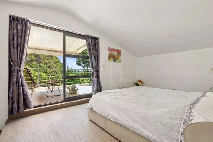 Image No.7-5 Bed House for sale