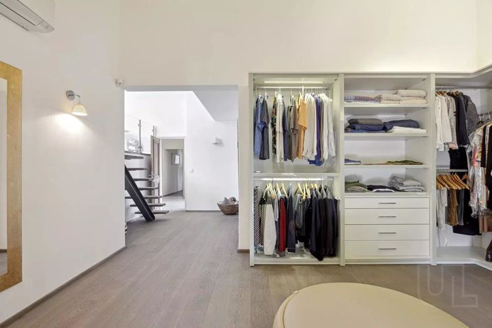 Image No.8-5 Bed House for sale