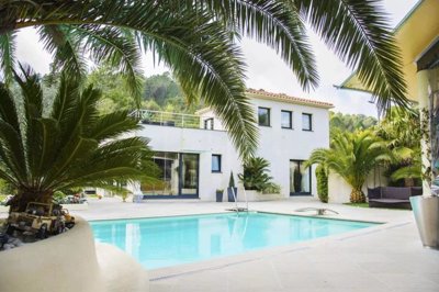 5 Bed House for sale