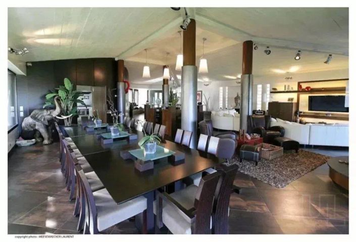 Image No.8-5 Bed House for sale