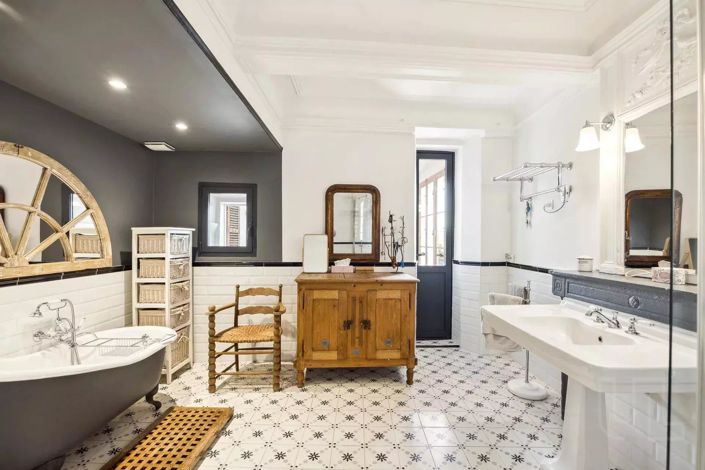 Image No.6-6 Bed House for sale