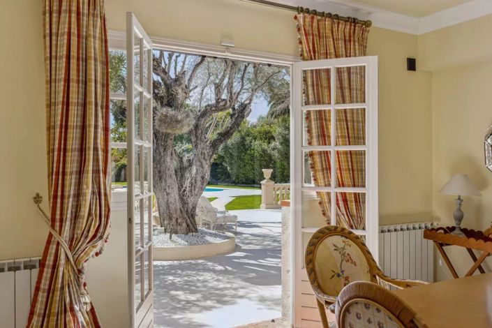 Image No.11-5 Bed House for sale