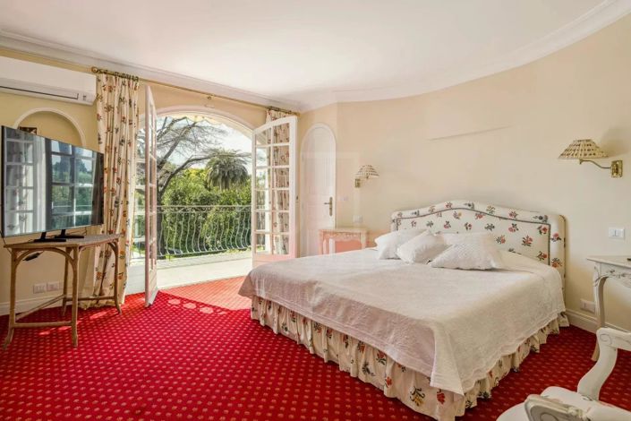 Image No.8-5 Bed House for sale