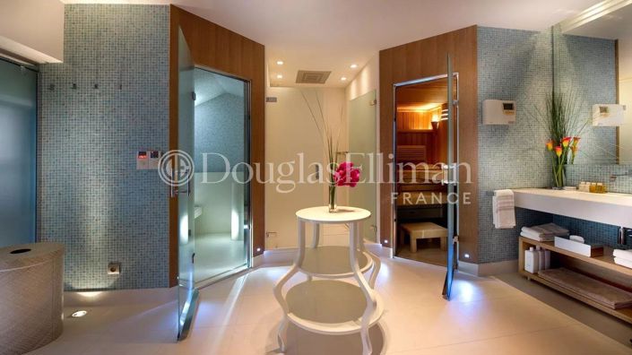 Image No.25-7 Bed House for sale