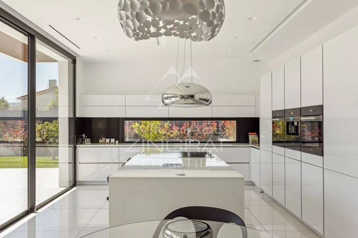 Image No.5-5 Bed House for sale