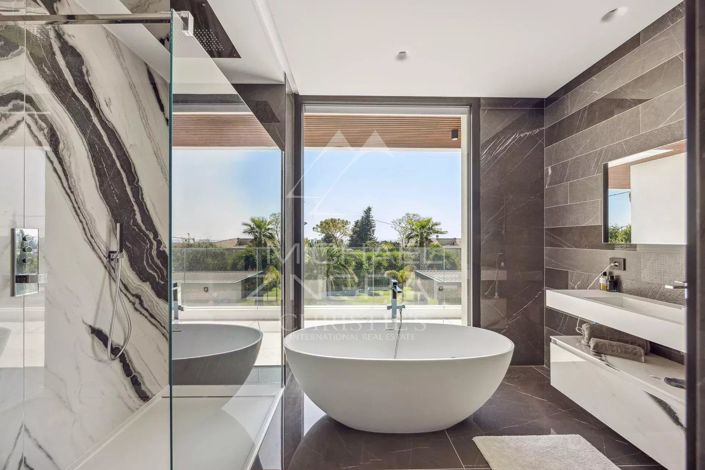 Image No.7-5 Bed House for sale